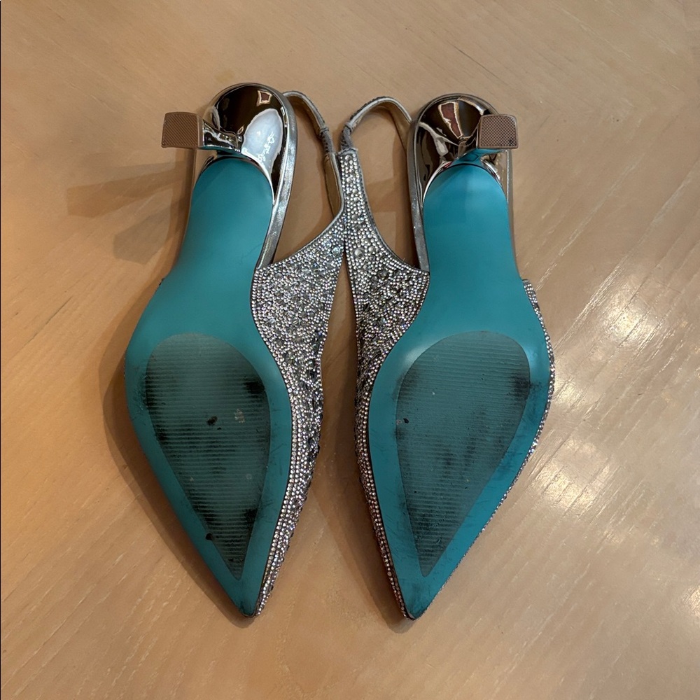 Betsey Johnson Silver Clark Rhinestone Slingback Pointed Toe Pumps - 9M - Picture 10 of 11